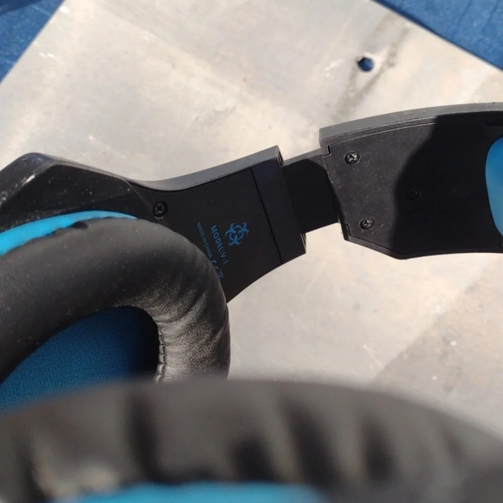 Hunterspider v1 Gaming Headset with Microphone - Black and Blue